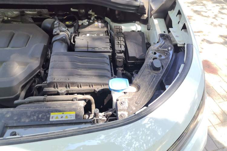 Used Volkswagen Tayron 2025 Tiguan L 330TSI Two-Wheel-Drive Elite Engine Bay Left
