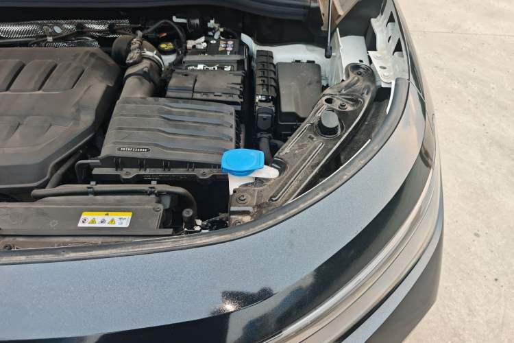 Used Volkswagen Tayron 2025 Tiguan L 330TSI Two-Wheel-Drive Elite Engine Bay Left
