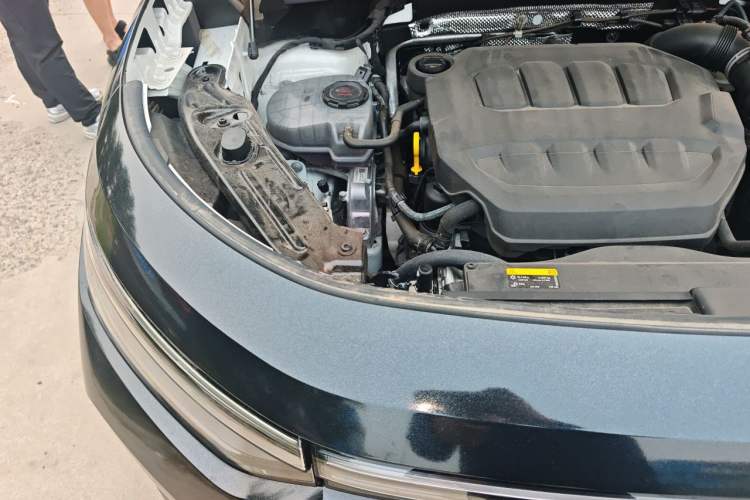 Used Volkswagen Tayron 2025 Tiguan L 330TSI Two-Wheel-Drive Elite Engine Bay Right