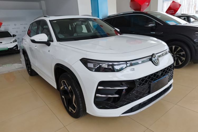 Used Volkswagen Tayron 2025 Tharu L 330TSI Two-Wheel Drive Elite City Package Front Right 45 Deg
