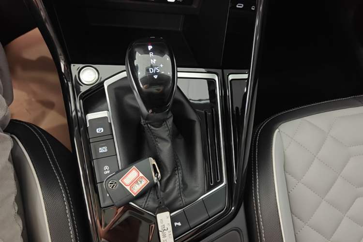 Used Volkswagen Tayron 2025 Facelifted Model, Popular Version, 300TSI Gear Lever