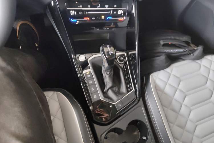 Used Volkswagen Tayron 2025 Facelifted Model, Popular Version, 300TSI Gear Lever