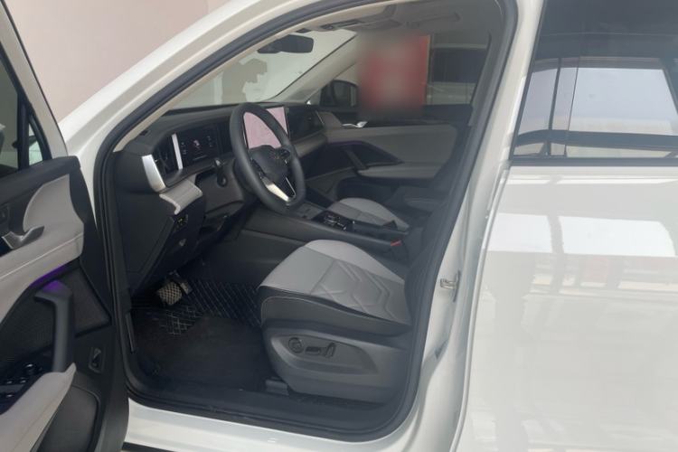 Used Volkswagen Tayron 2025 Tiguan L 300TSI Two-Wheel-Drive Elite Edition Interior 3