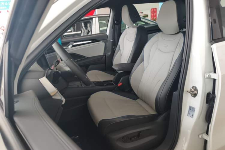 Used Volkswagen Tayron 2025 Tharu L 330TSI Two-Wheel Drive Elite City Package Left Front Seat