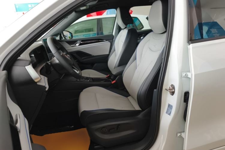 Used Volkswagen Tayron 2025 Tharu L 330TSI Two-Wheel Drive Elite City Package Left Front Seat