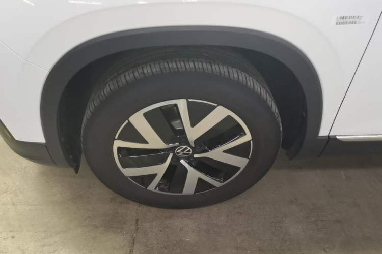 Used Volkswagen Tayron 2025 Zhongxiang Version 300TSI Left Front Wheel Hub