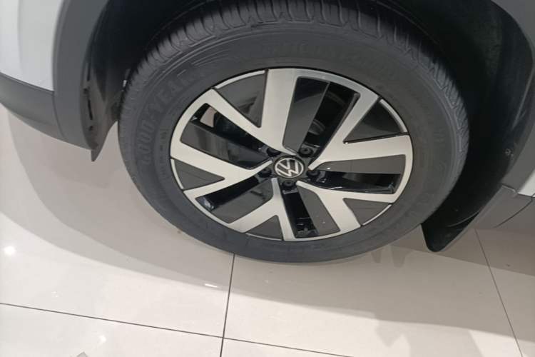 Used Volkswagen Tayron 2025 Zhongxiang Version 300TSI Left Front Wheel Hub