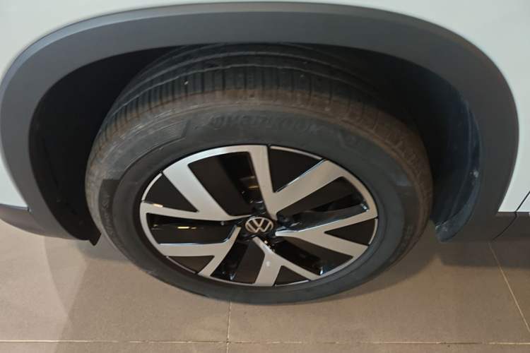 Used Volkswagen Tayron 2025 Zhongxiang Version 330TSI Left Front Wheel Hub