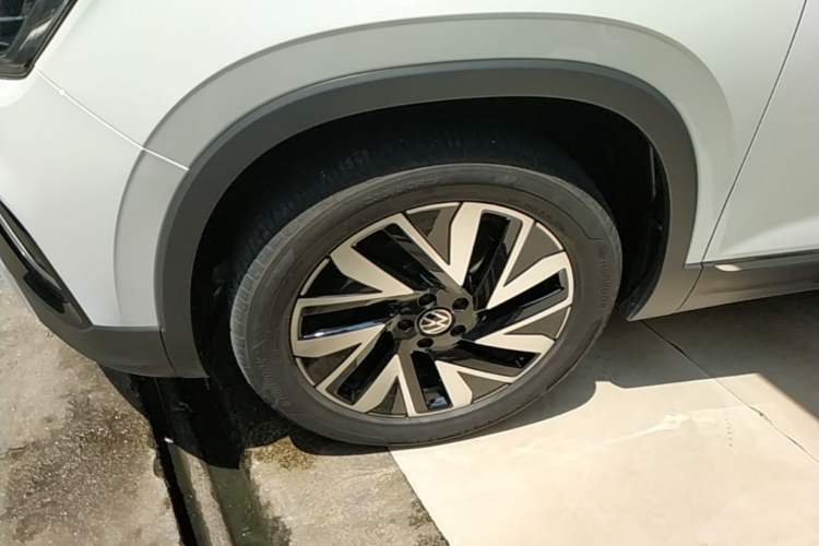 Used Volkswagen Tayron 2025 Zhongxiang Version 300TSI Left Front Wheel Hub