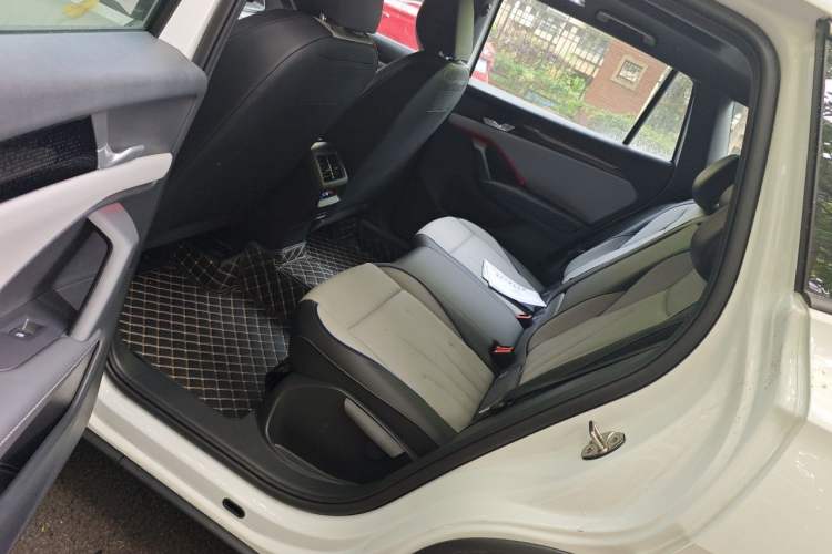 Used Volkswagen Tayron 2025 Tharu L 330TSI Two-Wheel Drive Elite City Package Left Rear Seat