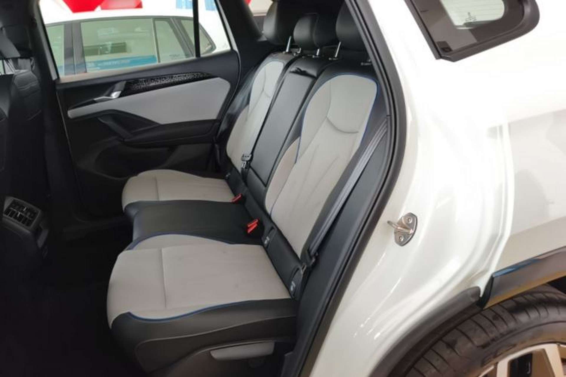 Used Volkswagen Tayron 2025 Tharu L 330TSI Two-Wheel Drive Elite City Package Left Rear Seat