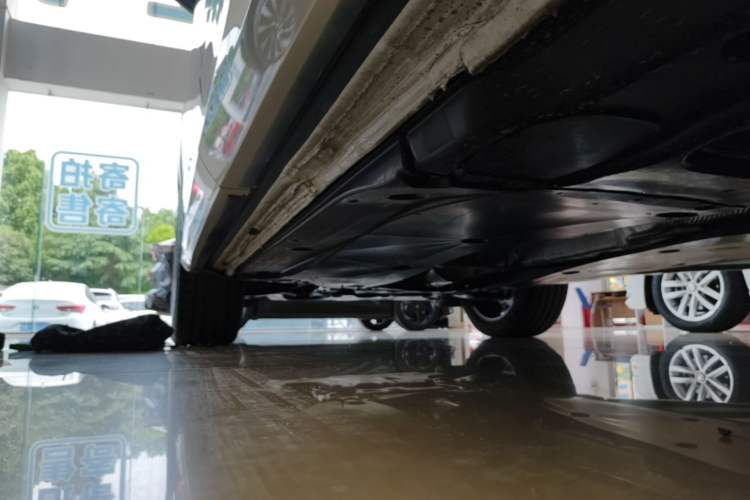 Used Volkswagen Tayron 2025 Tharu L 330TSI Two-Wheel Drive Elite City Package Left Side Sill