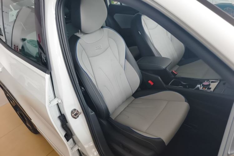 Used Volkswagen Tayron 2025 Tharu L 330TSI Two-Wheel Drive Elite City Package Right Front Seat