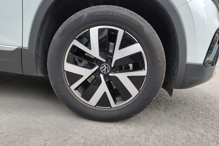 Used Volkswagen Tayron 2025 Zhongxiang Version 300TSI Right Front Wheel Hub