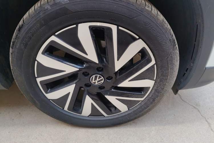 Used Volkswagen Tayron 2025 Zhongxiang Version 300TSI Right Front Wheel Hub