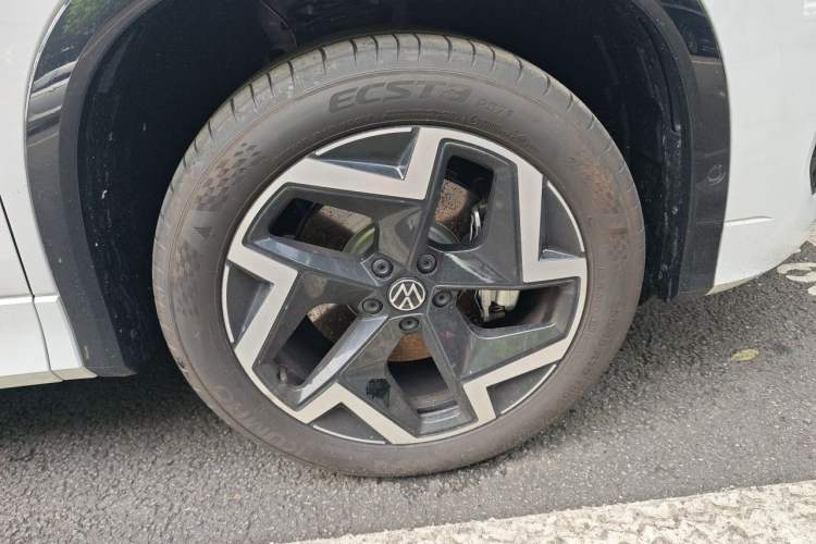Used Volkswagen Tayron 2025 Tharu L 330TSI Two-Wheel Drive Elite City Package Right Front Wheel Hub