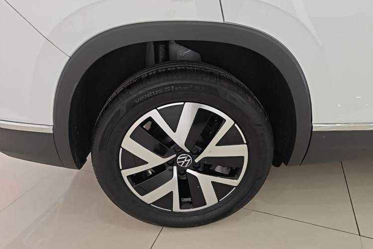 Used Volkswagen Tayron 2025 Facelifted Model, Popular Version, 300TSI Right Rear Wheel Hub