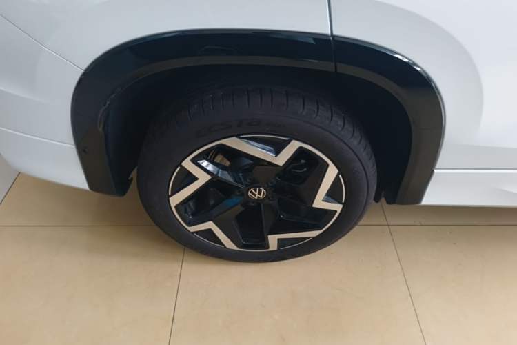 Used Volkswagen Tayron 2025 Tharu L 330TSI Two-Wheel Drive Elite City Package Right Rear Wheel Hub