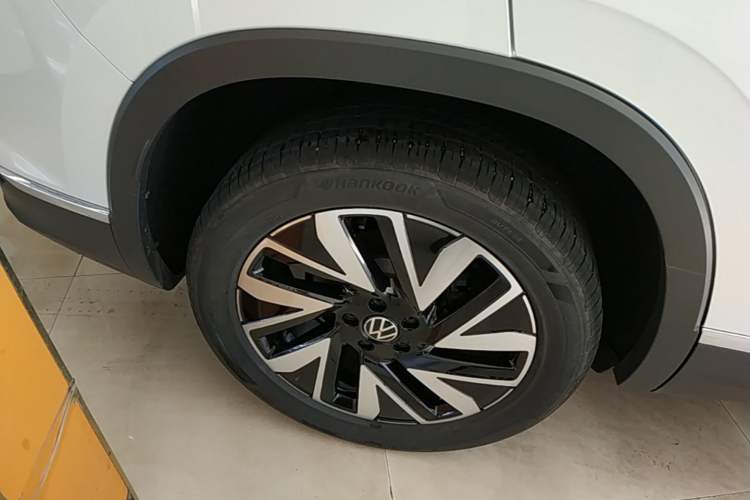 Used Volkswagen Tayron 2025 Zhongxiang Version 300TSI Right Rear Wheel Hub