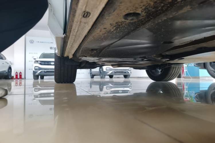 Used Volkswagen Tayron 2025 Tharu L 330TSI Two-Wheel Drive Elite City Package Right Side Sill