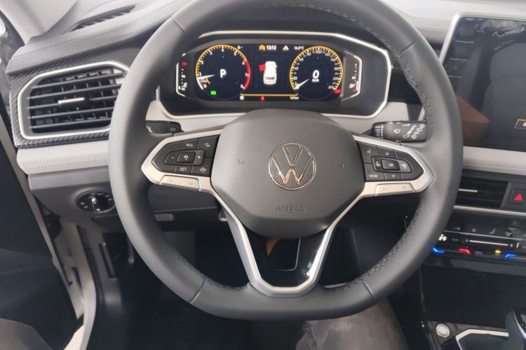 Used Volkswagen Tayron 2025 Facelifted Model, Popular Version, 300TSI Steering Wheel