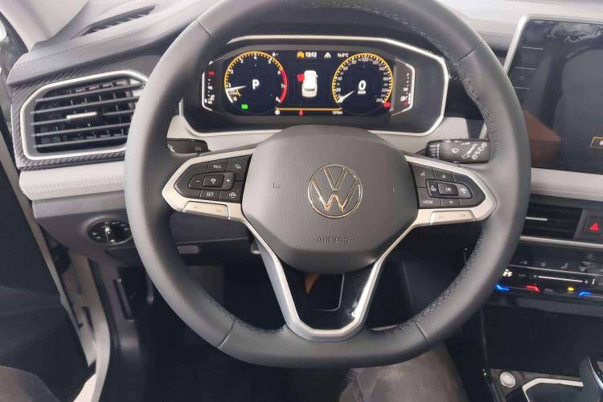 Used Volkswagen Tayron 2025 Facelifted Model, Popular Version, 300TSI Steering Wheel
