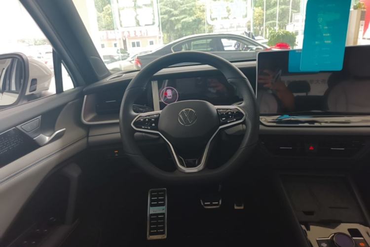 Used Volkswagen Tayron 2025 Tharu L 330TSI Two-Wheel Drive Elite City Package Steering Wheel