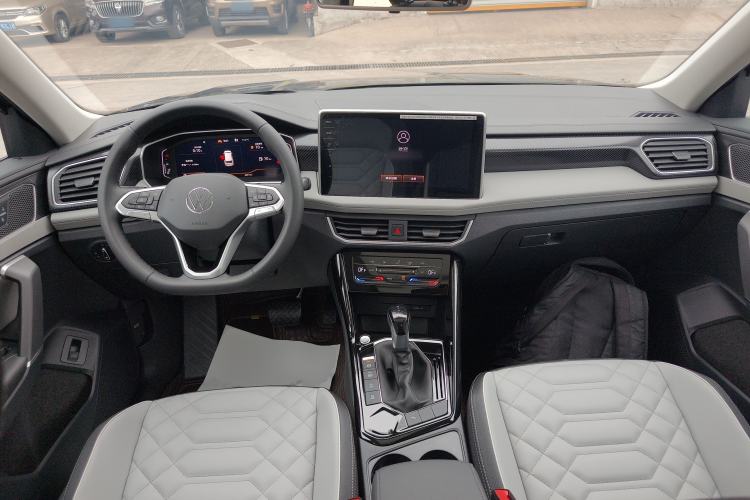 Used Volkswagen Tayron 2026 Model, 30 Million Vehicles Selected Version, 300TSI Center Console