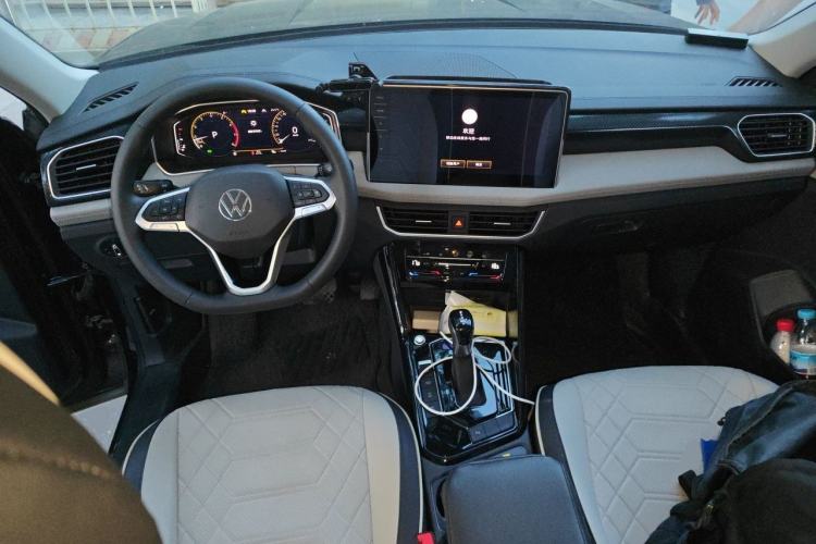 Used Volkswagen Tayron 2026 Model, 30 Million Vehicles Selected Version, 300TSI Center Console