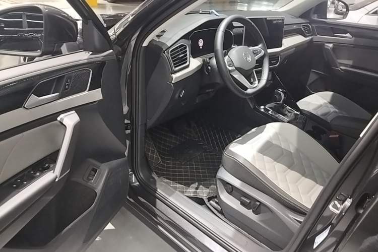 Used Volkswagen Tayron 2026 Model, 30 Million Vehicles Selected Version, 300TSI Driver Seat