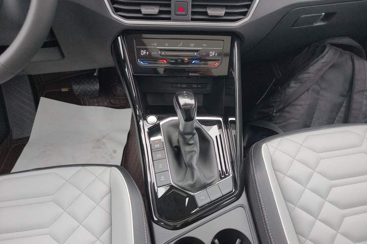 Used Volkswagen Tayron 2026 Model, 30 Million Vehicles Selected Version, 300TSI Gear Lever