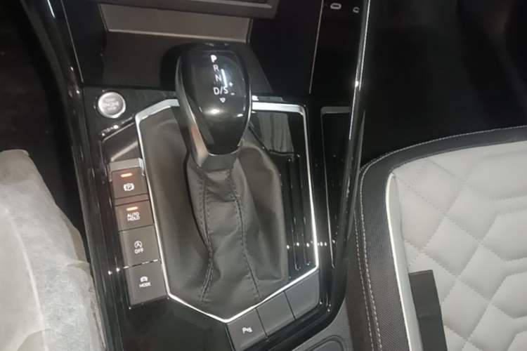Used Volkswagen Tayron 2026 Model, 30 Million Vehicles Selected Version, 300TSI Gear Lever