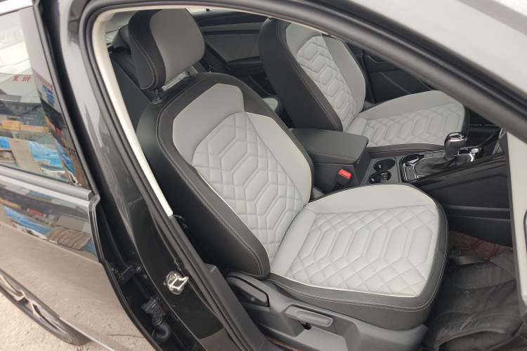 Used Volkswagen Tayron 2026 Model, 30 Million Vehicles Selected Version, 300TSI Right Front Seat