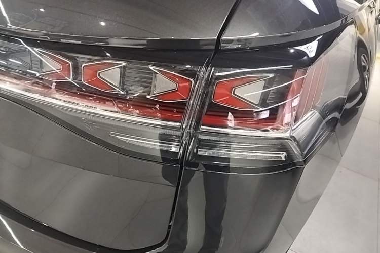 Used Volkswagen Tayron 2026 Model, 30 Million Vehicles Selected Version, 300TSI Right Rear Taillight