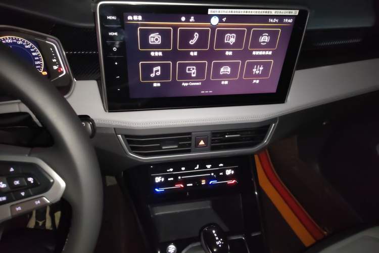 Used Volkswagen Tayron 2026 Model, 30 Million Vehicles Selected Version, 300TSI Audio And AC Panel