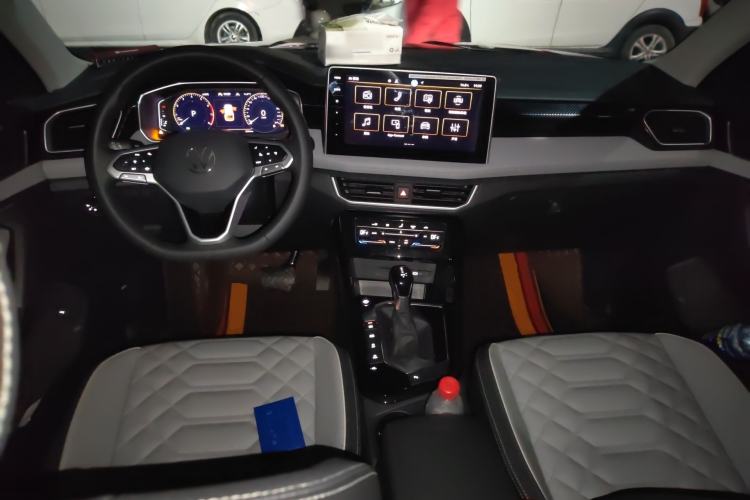Used Volkswagen Tayron 2026 Model, 30 Million Vehicles Selected Version, 300TSI Center Console