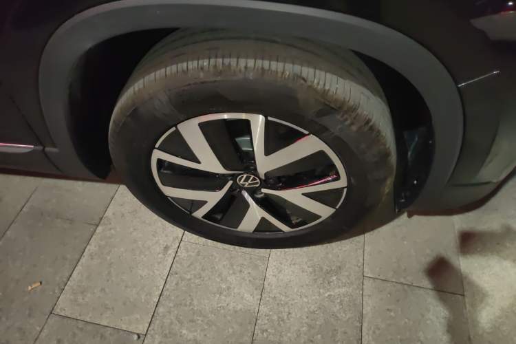 Used Volkswagen Tayron 2026 Model, 30 Million Vehicles Selected Version, 300TSI Right Front Wheel Hub