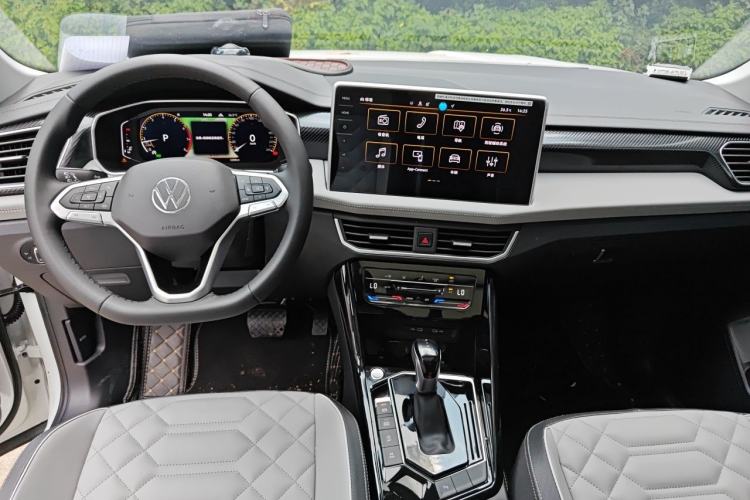 Used Volkswagen Tayron 2026 Model, 30 Million Vehicles Selected Version, 300TSI Center Console