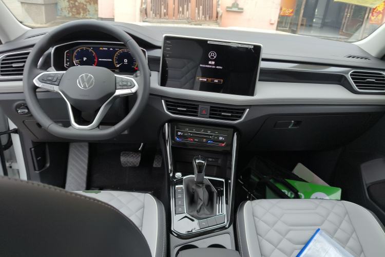 Used Volkswagen Tayron 2026 Model, 30 Million Vehicles Selected Version, 300TSI Center Console