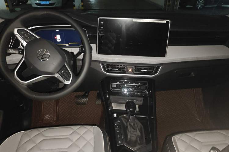 Used Volkswagen Tayron 2026 Model, 30 Million Vehicles Selected Version, 330TSI Center Console