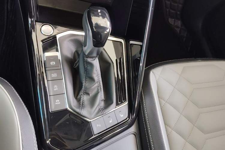 Used Volkswagen Tayron 2026 Model, 30 Million Vehicles Selected Version, 300TSI Gear Lever