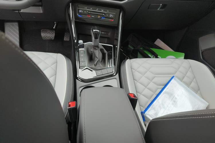 Used Volkswagen Tayron 2026 Model, 30 Million Vehicles Selected Version, 300TSI Gear Lever