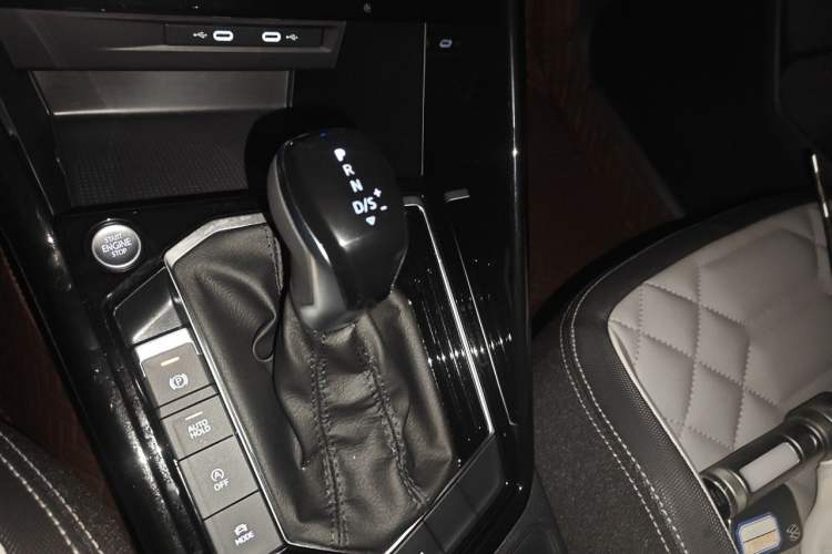 Used Volkswagen Tayron 2026 Model, 30 Million Vehicles Selected Version, 330TSI Gear Lever