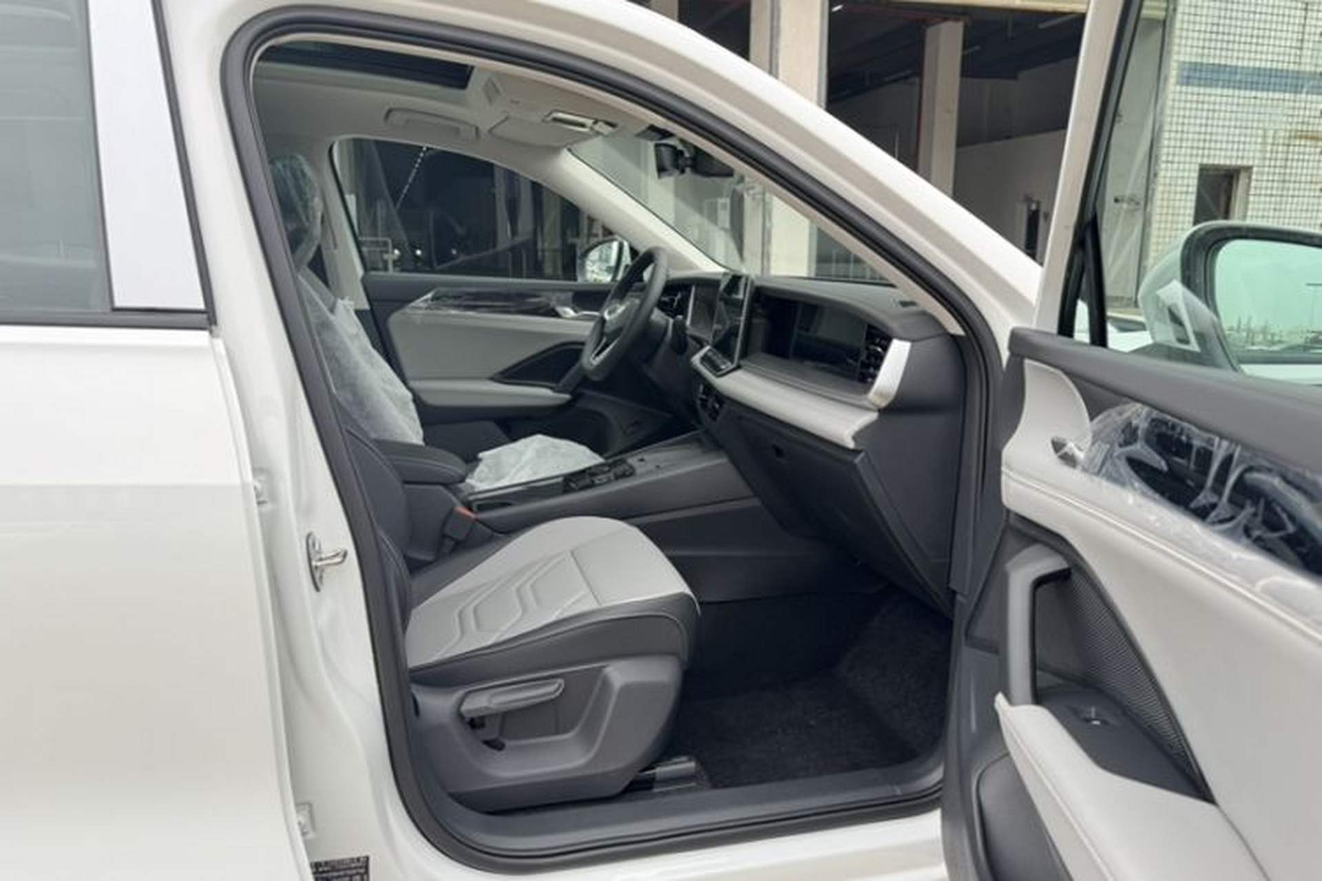 Used Volkswagen Tayron 2026 Model, Tharu L 330TSI Two-Wheel Drive Elite Interior 5
