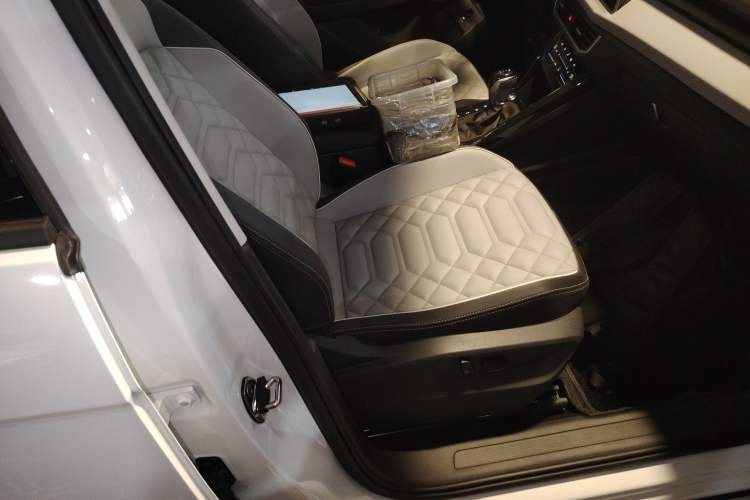 Used Volkswagen Tayron 2026 Model, 30 Million Vehicles Selected Version, 300TSI Right Front Seat