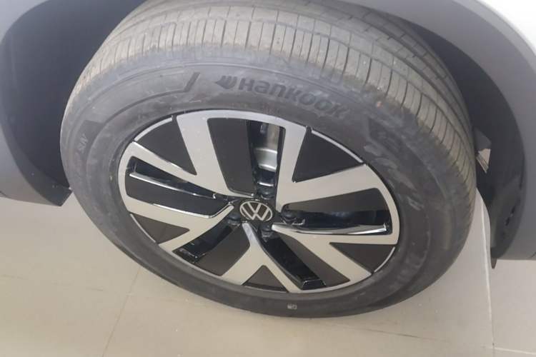 Used Volkswagen Tayron 2026 Model, 30 Million Vehicles Selected Version, 300TSI Right Front Wheel Hub