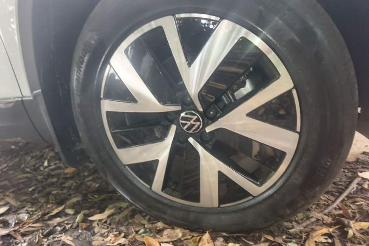 Used Volkswagen Tayron 2026 Model, 30 Million Vehicles Selected Version, 300TSI Right Front Wheel Hub
