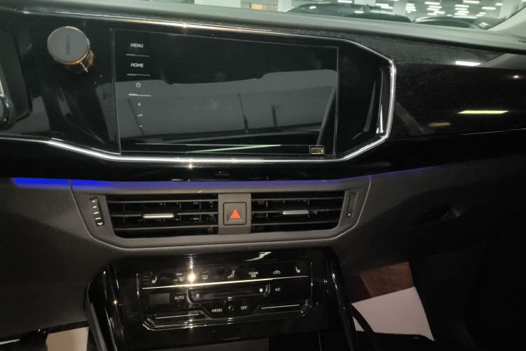 Used Volkswagen Tayron GTE Plug-in Hybrid 2020 1.4T Luxury Model Audio And AC Panel