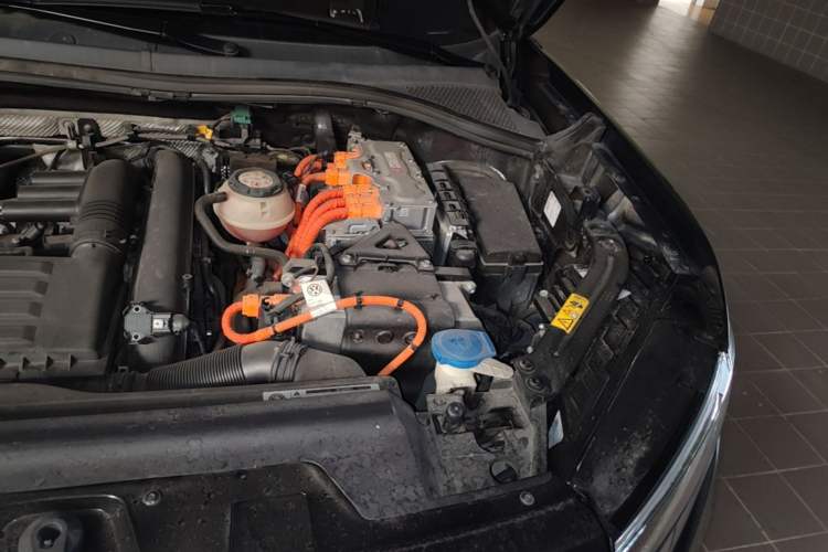 Used Volkswagen Tayron GTE Plug-in Hybrid 2020 1.4T Luxury Model Engine Bay Left