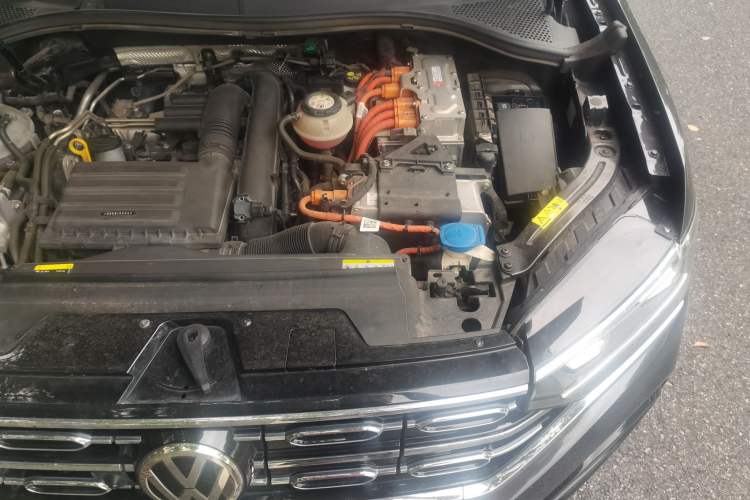 Used Volkswagen Tayron GTE Plug-in Hybrid 2020 1.4T Luxury Model Engine Bay Left